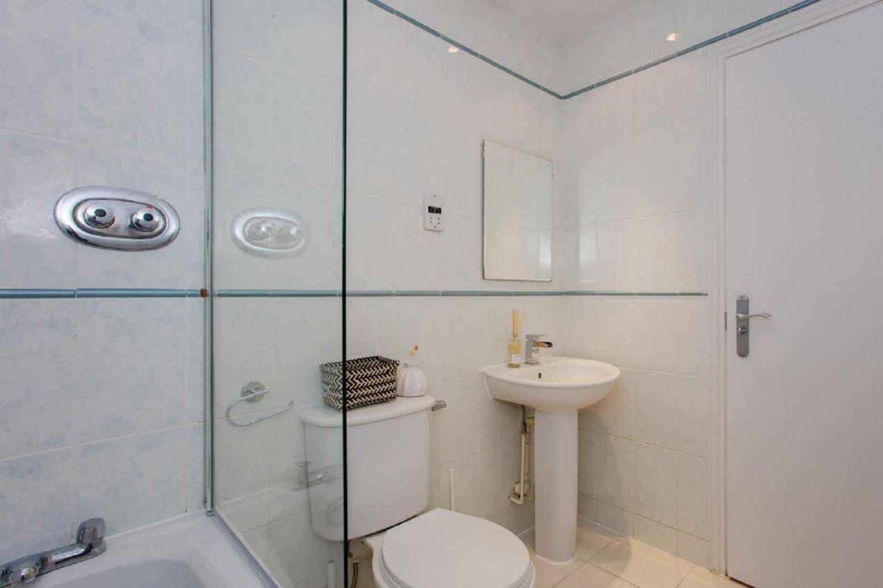 The Sparkford Gardens - Lovely 2Bdr With Balcony London Bagian luar foto