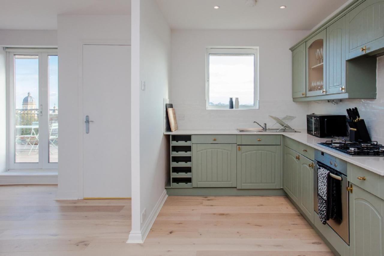 The Sparkford Gardens - Lovely 2Bdr With Balcony London Bagian luar foto