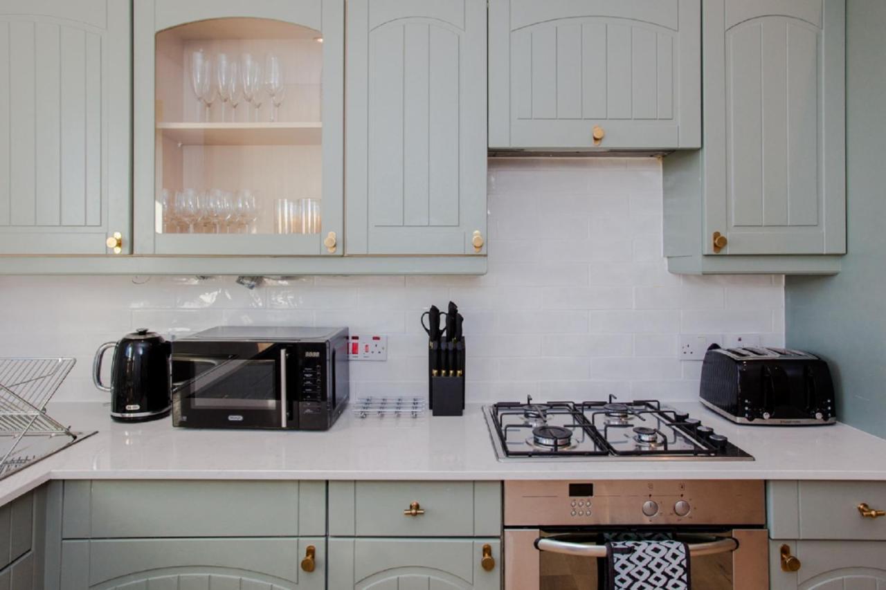 The Sparkford Gardens - Lovely 2Bdr With Balcony London Bagian luar foto