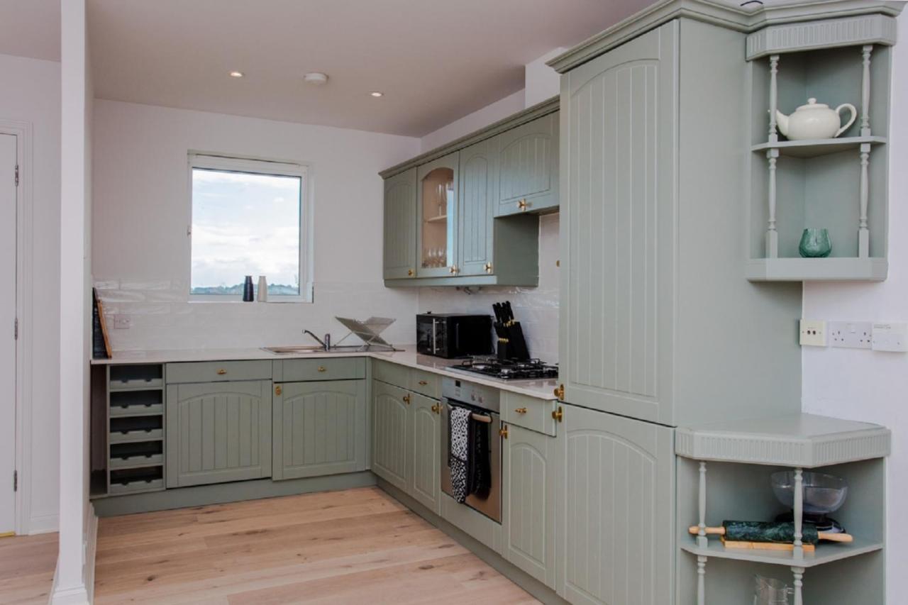 The Sparkford Gardens - Lovely 2Bdr With Balcony London Bagian luar foto
